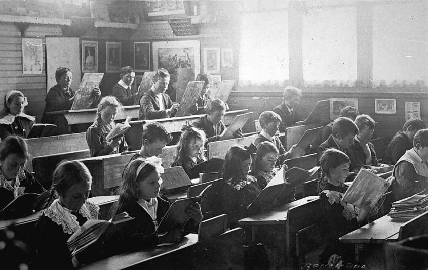 kids in class circa 1900